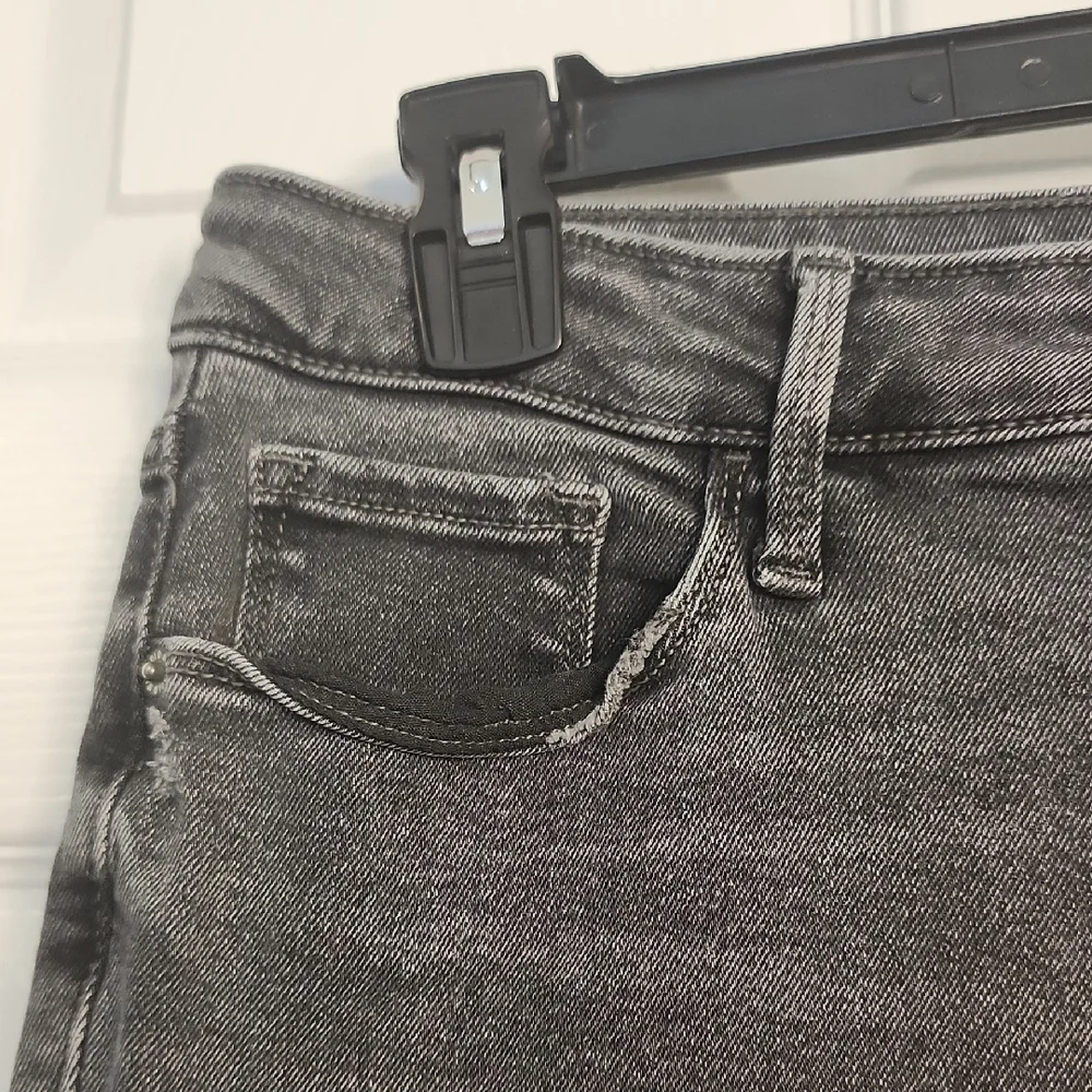 Old Navy Charcoal Distressed Cropped Jeans - Picture 6 of 13